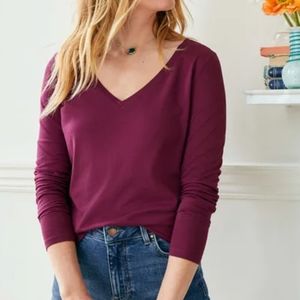 Boden Super Soft V Neck Tee in Wine